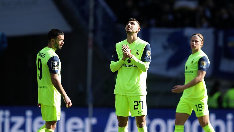 Beten und bewähren? Semi Belkahia (r.) hofft im Heimspiel gegen Borussia Dortmund II auf eine neue Chance. Beten und bewähren? Semi Belkahia (r.) hofft im Heimspiel gegen Borussia Dortmund II auf eine neue Chance.