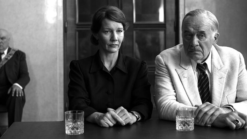 Ohne Sentimentalität: Thomas Mann (Hanns Zischler) und Tochter Erika Mann (Sandra Hüller) in "Vaterland“. Ohne Sentimentalität: Thomas Mann (Hanns Zischler) und Tochter Erika Mann (Sandra Hüller) in "Vaterland“.