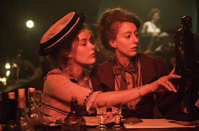 &bdquo;Paula&ldquo;: Paula Modersohn-Becker (Carla Juri) und Clara Rilke-Westhoff (Roxanne Duran) hauen auf den wilhelminischen Putz.