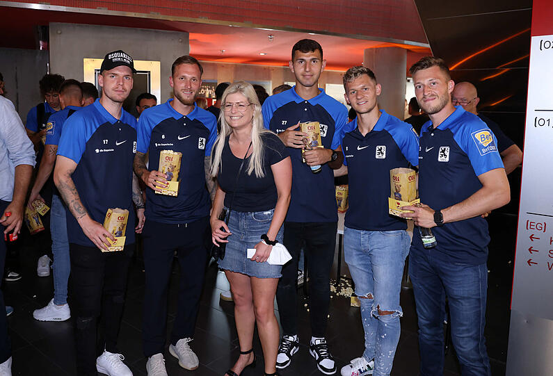 Auch Daniel Wein, Tim Rieder, Semi Belkahia, Erik Tallig und Marius Willsch waren bei der Premiere dabei.