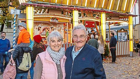 Die Schausteller-Geschwister hatten das Russenrad 20 Jahre bis zur Jakobidult 2019 betrieben: Edith Simon und Herbert Koppenhöfer.