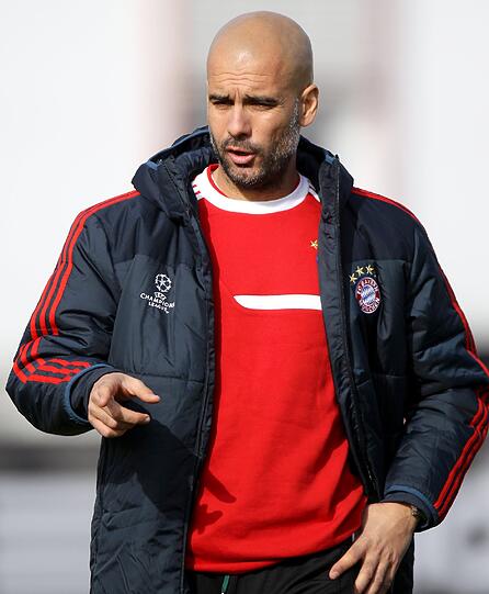 Die Bayern bei ihrem Abschlusstraining in München bevor sie am morgigen Mittwoch im Champions League Achtelfinale in London auf den FC Arsenal treffen.