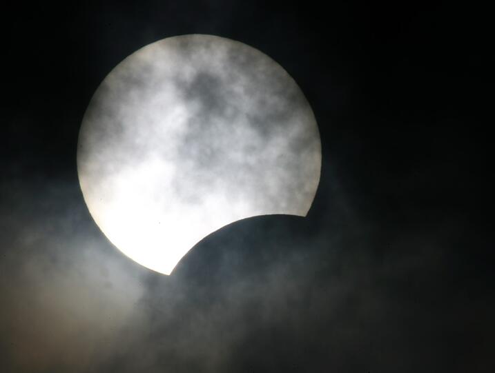 Große Vorfreude auf die Sonnenfinsternis - das Spektakel birgt aber auch Gefahren.
