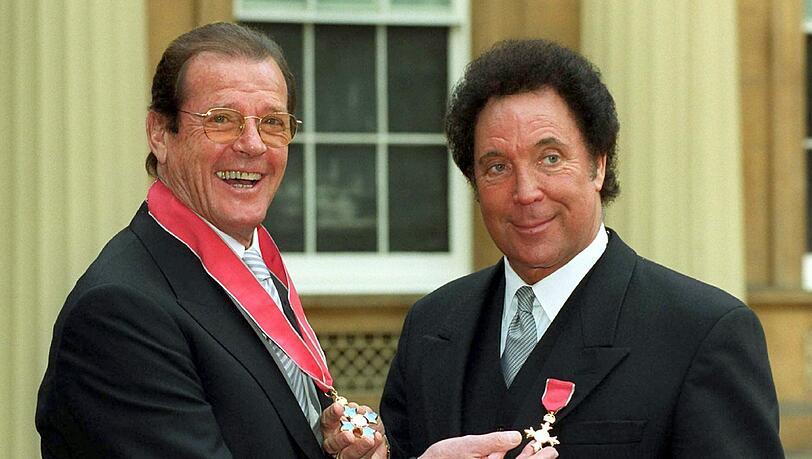 Tom Jones (r.) mit Roger Moore Tom Jones (r.) mit Roger Moore