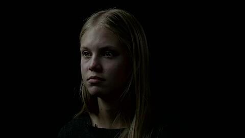 In der zehnten Klasse erkrankt Emily an einer Depression. Im Schüler-Doku-Drama &bdquo;Grau ist keine Farbe&ldquo; berichtet sie, wie sie die schwere psychische Erkrankung erlebte &ndash; und überwand.