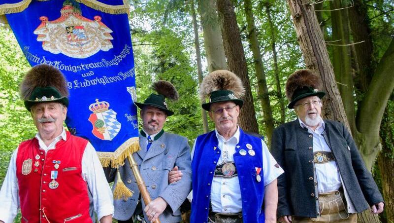 Udo Aichmeyer (l-r), Oliver Schätzle, Anton Steinböck und Alfred Richly von den Königstreuen Augsburgern. Foto: Matthias Balk/Archiv Udo Aichmeyer (l-r), Oliver Schätzle, Anton Steinböck und Alfred Richly von den Königstreuen Augsburgern. Foto: Matthias Balk/Archiv