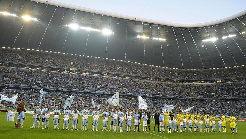 24. September 2013: Der TSV 1860 empfängt den BVB in der ausverkauften Allianz Arena. 24. September 2013: Der TSV 1860 empfängt den BVB in der ausverkauften Allianz Arena.