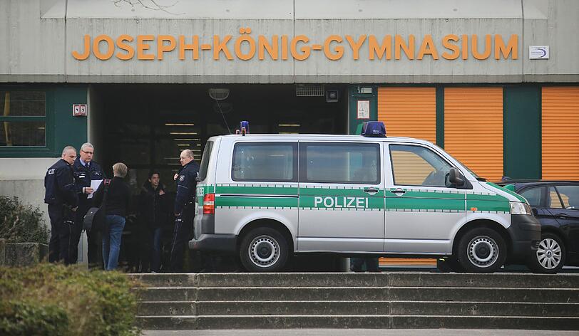 Bilder vom Joseph-König-Gymnasium: 16 Schüler und zwei Lehrer sind unter den Opfern der A320-Maschine der Germanwings. Ein ganzer Spanischkurs kam ums Leben.
