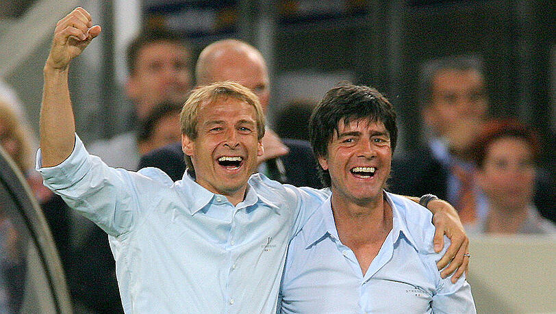 Jürgen Klinsmann (l.) und Joachim Löw nach dem Sieg gegen Portugal bei der WM 2006 in Deutschland. Am Mittwoch trifft der Bundestrainer Löw im Freundschaftsspiel gegen die USA auf seinen alten Freund. Jürgen Klinsmann (l.) und Joachim Löw nach dem Sieg gegen Portugal bei der WM 2006 in Deutschland. Am Mittwoch trifft der Bundestrainer Löw im Freundschaftsspiel gegen die USA auf seinen alten Freund.