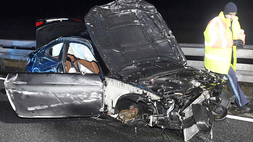 Die Bilder vom Unfallort auf der A99.