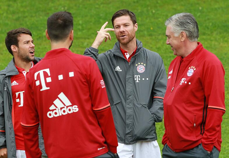 Alonso: "Das müsst ihr euch mal vorstellen." Bernat: "Niemals. Das gibt's doch nicht."