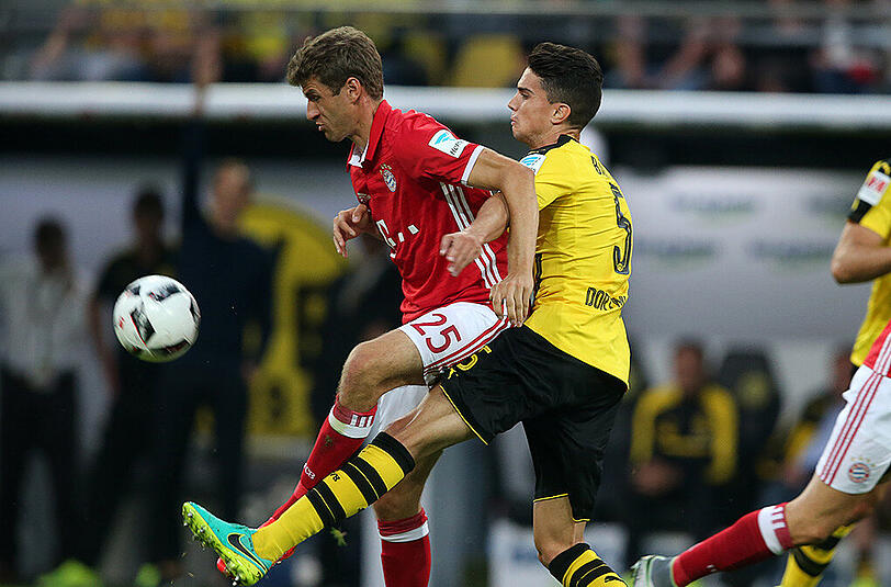 Bayern gegen Dortmund, immer eine hart umkämpfte Partie: Hier Thomas Müller (l.) und Marc Bartra.
