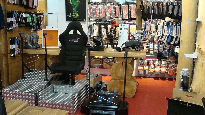 Riesige Auswahl, professionelle Beratung - der Bikemax/Skimax ist Profi in Sachen Ski, Schuh, Boards und Service.