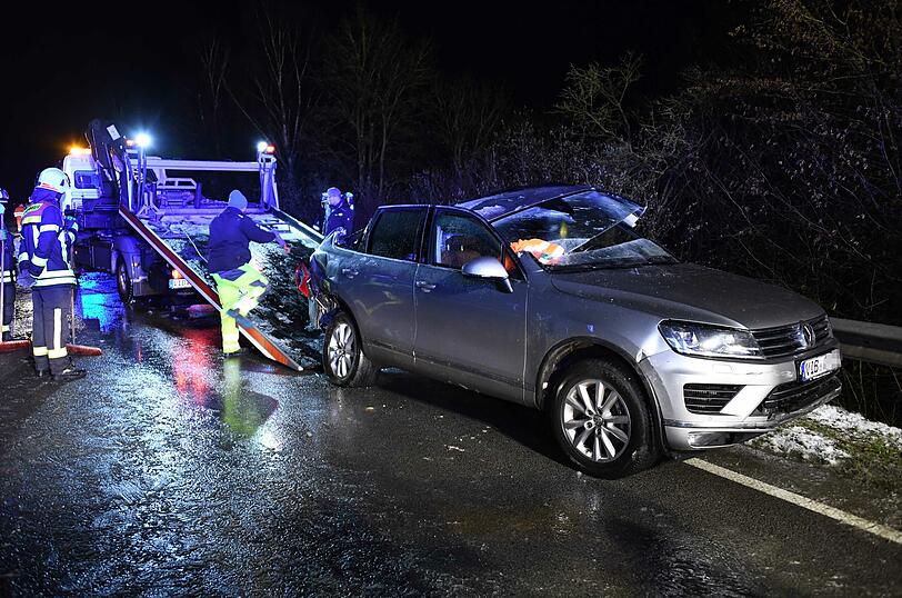 Die 33-Jährige prallte mit ihrem Auto frontal in das Fahrzeug der 20-Jährigen - beide wurden schwer verletzt.