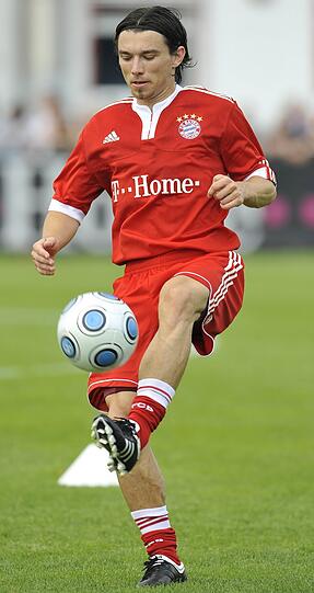 DANIJEL PRANJIC Note -
Der Kroate ging schon mit Oberschenkelproblemen in die Partie und musste nach 15 Minuten verletzt ausgewechselt werden.