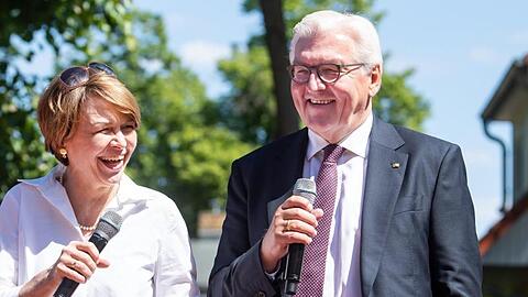 Bundespräsident Frank-Walter Steinmeier lächelt. Foto: Bernd von Jutrczenka/dpa/Archivbild