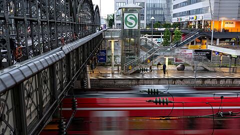 Der Aufzug zur S-Bahn-Haltestelle Hackerbrücke wird von der Bahn ersetzt.