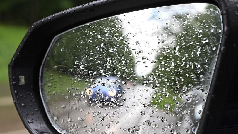 Der Deutsche Wetterdienst erwartet Regen und Gewitter im Freistaat. (Symbolbild) Der Deutsche Wetterdienst erwartet Regen und Gewitter im Freistaat. (Symbolbild)