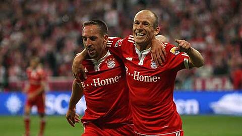 &bdquo;Man hat mit Ribéry und Robben zwei Weltklassespieler in der Mannschaft, die hatten wir in dieser Form damals nicht&ldquo;: Mehmet Scholl lobt die Flügelzange der Bayern.