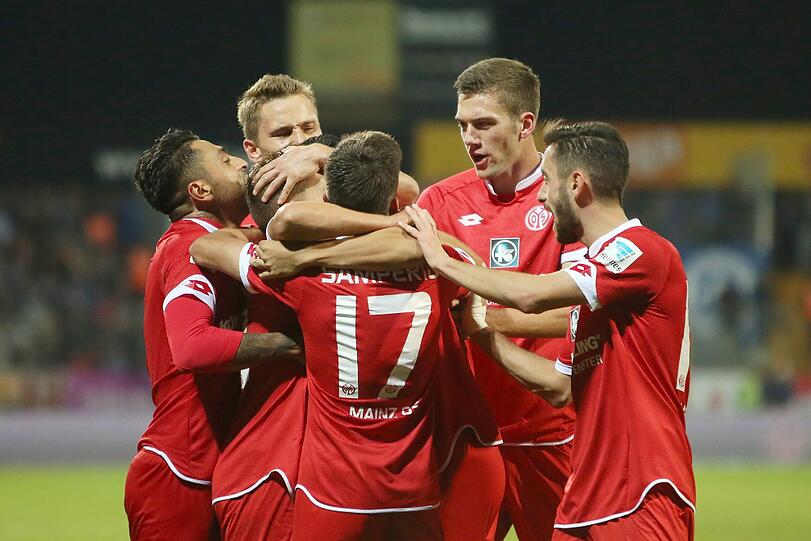 Mainzer Freude nach dem Schlusspfiff. Ganz knapp musste sich Darmstadt mit 2:3 geschlagen geben.