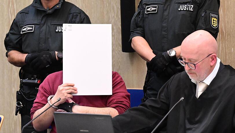 Für den Angeklagten las sein Verteidiger Uwe Kosmala eine Erklärung vor. Für den Angeklagten las sein Verteidiger Uwe Kosmala eine Erklärung vor.