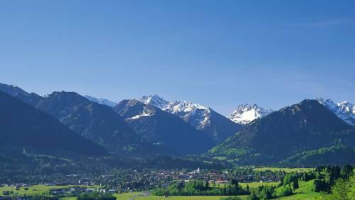 Die Idylle trügt: Die malerische Gemeinde im Allgäu hat kein Geld mehr. Die Idylle trügt: Die malerische Gemeinde im Allgäu hat kein Geld mehr.