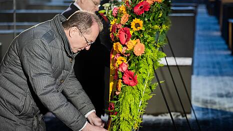 Alexander Dobrindt (CSU) nahm mit Kranzniederlegung zum Internationalen Tag des Gedenkens an die Opfer des Holocaust am Denkmal f&uuml;r die ermordeten Juden Europas teil.