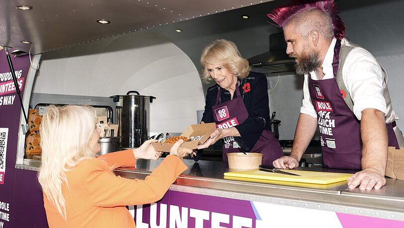 "Die Königin ist im Service ein Naturtalent!", findet Ben Newman (r.). "Die Königin ist im Service ein Naturtalent!", findet Ben Newman (r.).