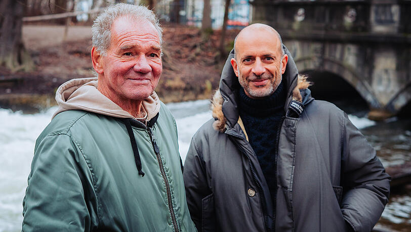 Surfclub-Präsident Martin Grün (r.) fände es „super“, wenn Rampen-Pionier Strasser bei der Wellen-Wiederbelebung helfen würde. Surfclub-Präsident Martin Grün (r.) fände es „super“, wenn Rampen-Pionier Strasser bei der Wellen-Wiederbelebung helfen würde.