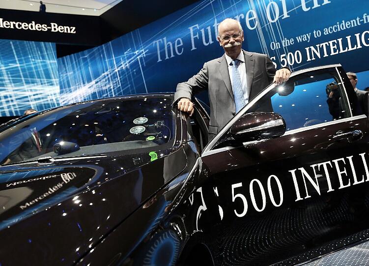 Für die IAA hat Mercedes eine Plug-in-Version der S-Klasse
angekündigt. Das von Mercedes entwickelte System soll der Autopilot der Zukunft.