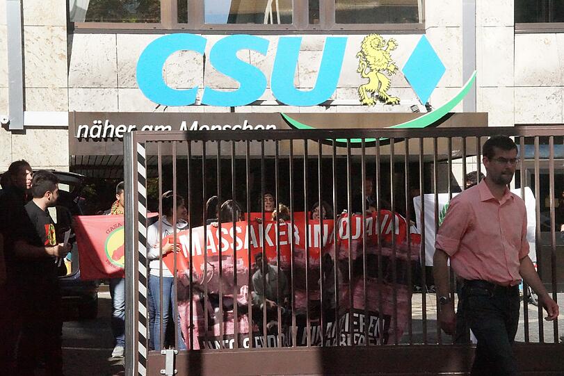 Junge Kurden haben die CSU-Zentrale in München besetzt. Die Bilder von der Aktion am Donnerstagnachmittag.