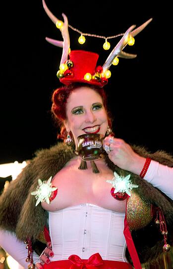 Seit dem 20. November ist "Santa Pauli" wieder geöffnet. Ein Streifzug durch den erotischen Weihnachtsmarkt.