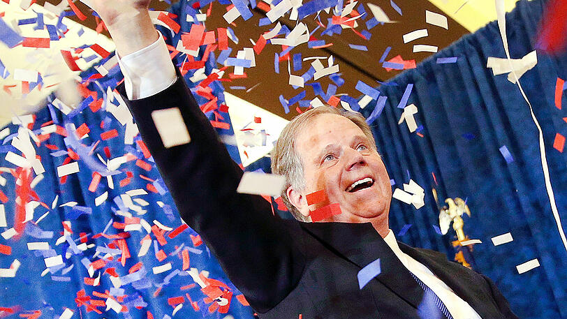 Doug Jones hat die Senats-Nachwahl in Alabama gewonnen.