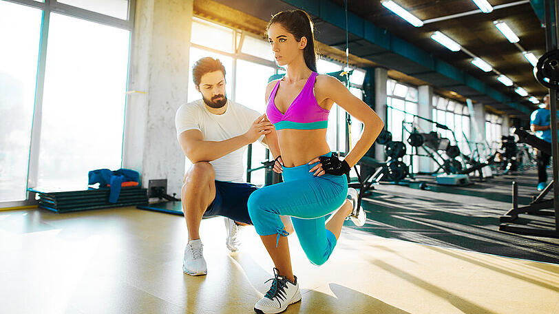 Die Übungen anderer zu kommentieren, ist im Fitnessstudio ein absolutes No-Go