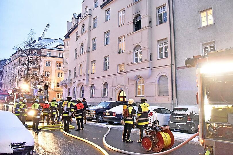Weitere Bilder vom Brand in der Trogerstraße.