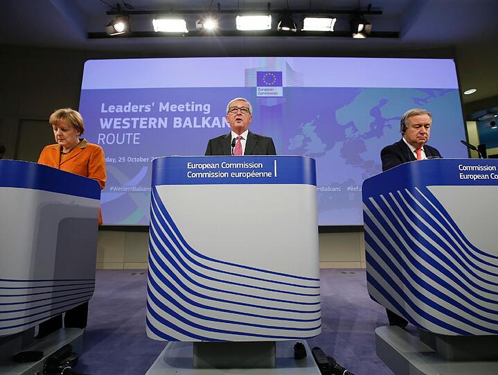 Bundeskanzlerin Angela Merkel, EU-Kommissionspräsident Jean-Claude Juncker und UN-Flüchtlings-Hochkommissar Antonio Guterres am Sonntag in Brüssel.