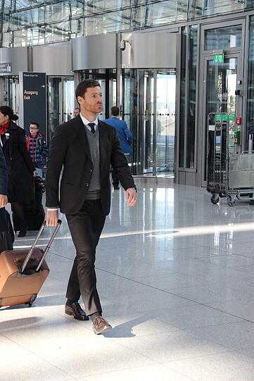 Xabi Alonso am Münchner Flughafen.