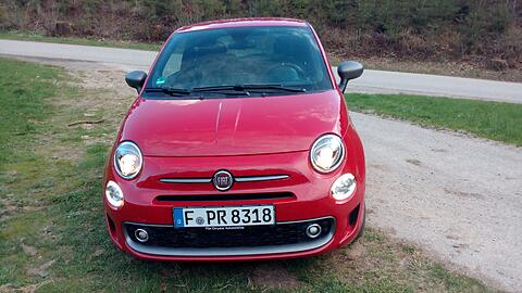 Das Kindchen-Schema klappt auch noch mit 60 Jahren: Der Fiat 500 Schaut einfach schnuckelig aus.