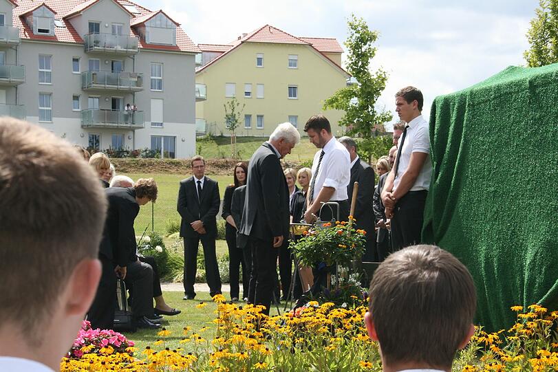 Der frühere 60-Trainer Werner Lorant nimmt Abschied von seinem Freund Bernd Meier.