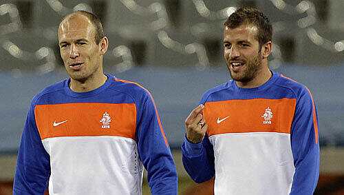Arjen Robben (l.) und Rafael van der Vaart sind mit den Niederlande in das WM-Finale eingezogen Arjen Robben (l.) und Rafael van der Vaart sind mit den Niederlande in das WM-Finale eingezogen
