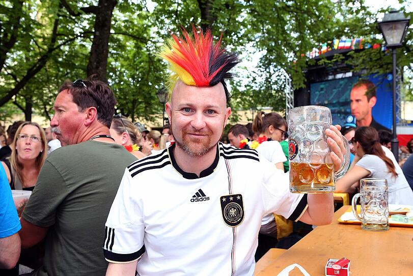München im Halbfinal-Fieber. Die Bilder vom Public Viewing im Spiel Deutschland gegen Italien.