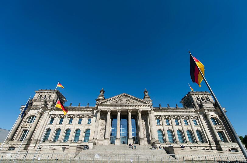 Die Cyberattacke auf den Bundestag hat Medienberichten zufolge deutlich mehr Schaden angerichtet als bisher bekannt.