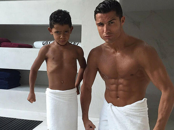 Ronaldo und Ronaldo Jr. beim Muskelduell Abendzeitung Munchen