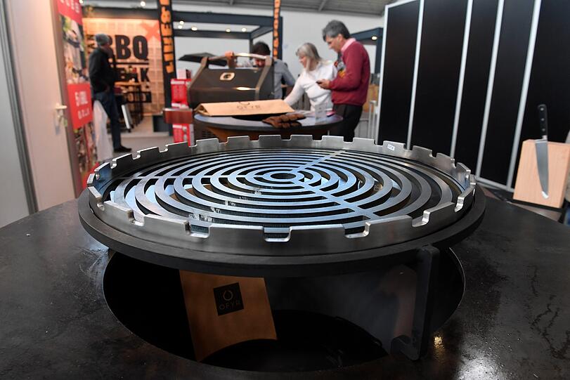 Wenn es 2020 ein neues Grillerlebnis sein darf: Um diesen Grill herum können alle zusammen kommen!
