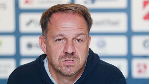 Alexander Zorniger bei einer Pressekonferenz.