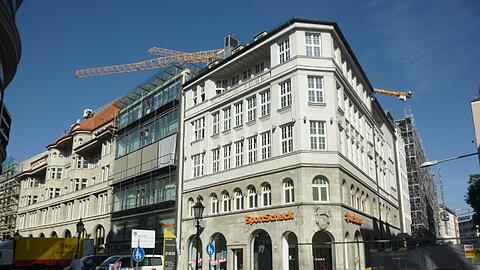 Ein Geschäftshaus, drei Einzelgebäude, drei Besitzer: Der Sport Scheck in der Sendlinger Straße wird aufgeteilt.