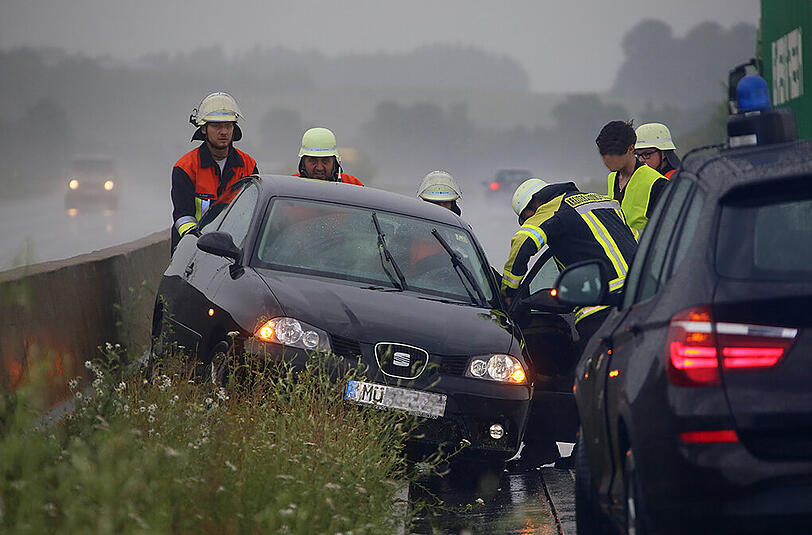 Bilder vom Verkehrsunfall bei Mettenheim. Der Autofahrer wurde glücklicherweise nicht verletzt.