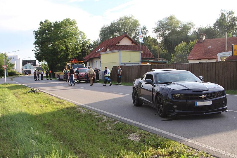 Der 9-Jährige Junge wurde auf der Landstraße in Bad Gögging von dem Sportwagen erfasst und starb noch an der Unfallstelle.