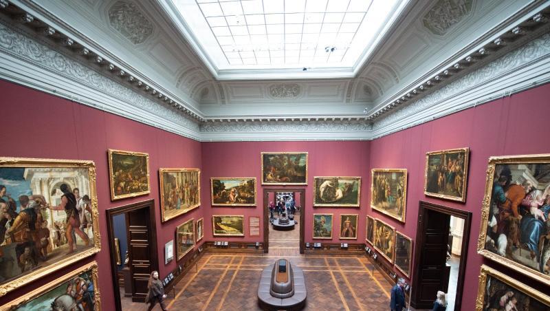 Die Dresdner Gemäldegalerie Alte Meister wurde für knapp 50 Millionen Euro renoviert und wird am 28. Februar 2020 offiziell eröffnet. Die Dresdner Gemäldegalerie Alte Meister wurde für knapp 50 Millionen Euro renoviert und wird am 28. Februar 2020 offiziell eröffnet.