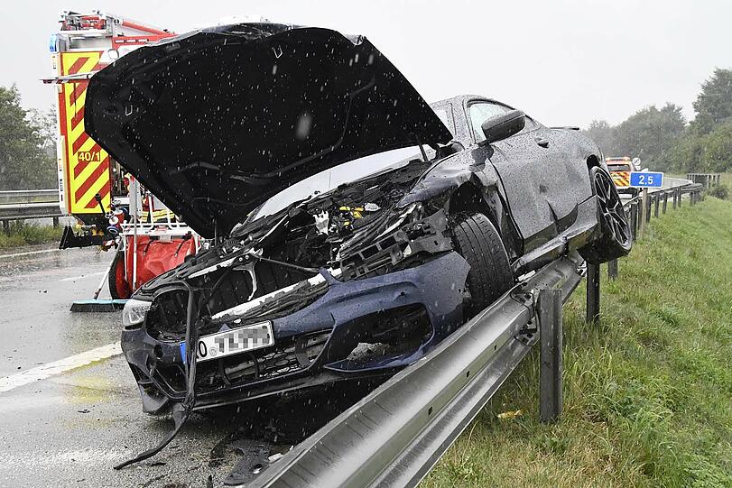 Glück im Unglück hatte am Dienstag ein BMW-Fahrer bei einem Unfall auf der Autobahn 8 nahe der Anschlussstelle Neubiberg.
